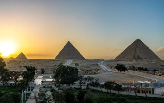 أهرامات الجيزة وقت الغروب