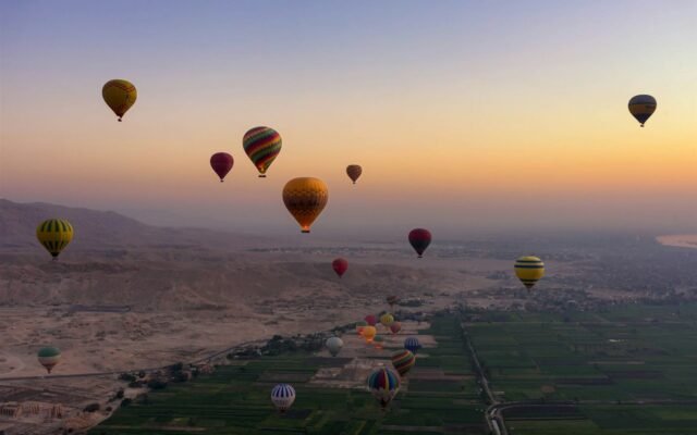 المناطيد فوق البر الغربي في الأقصر